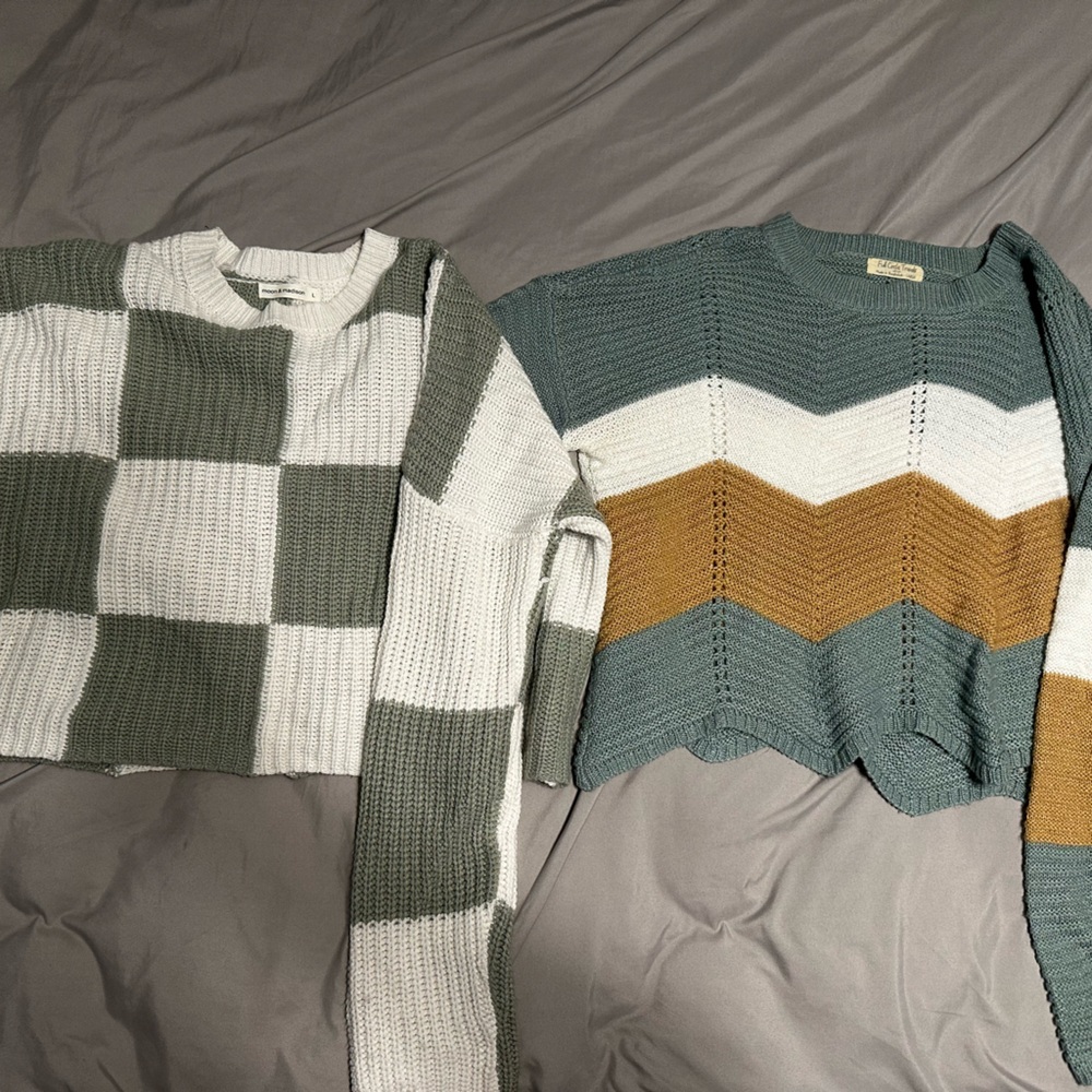 moon & madison Olive and White Checkered Sweater